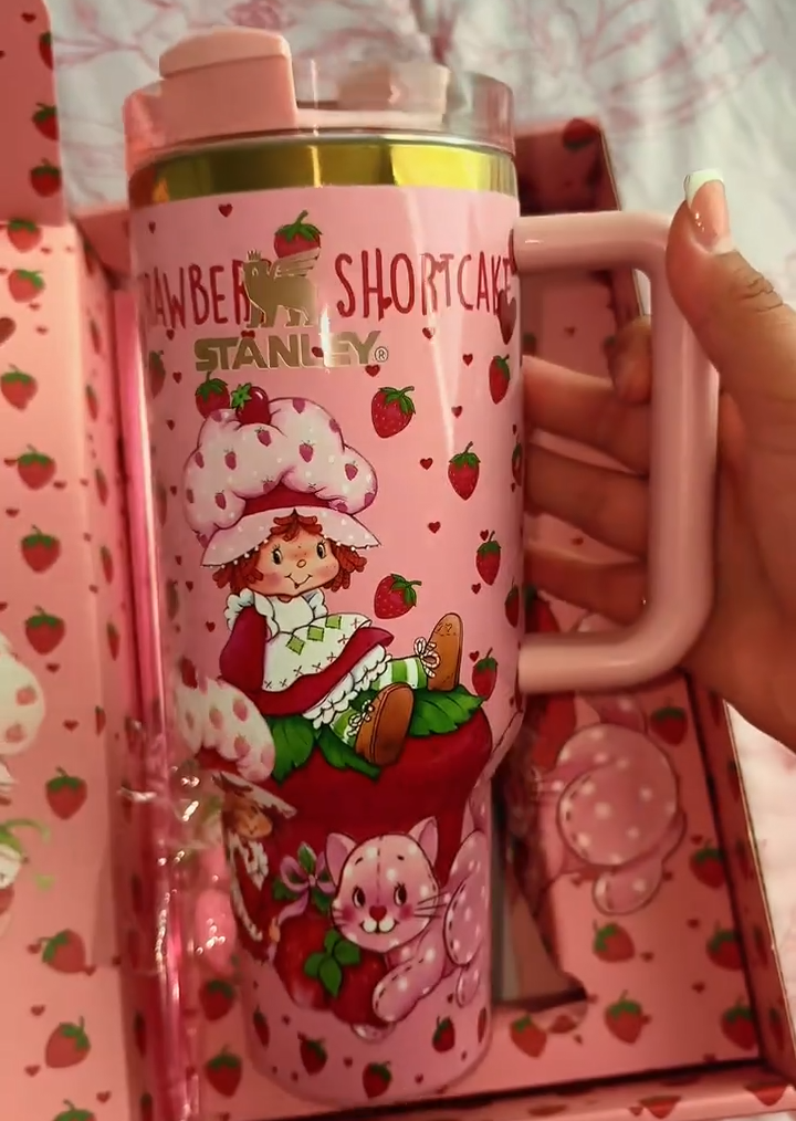 Coolvaya™ Strawberry Shortcake 40oz Tumbler