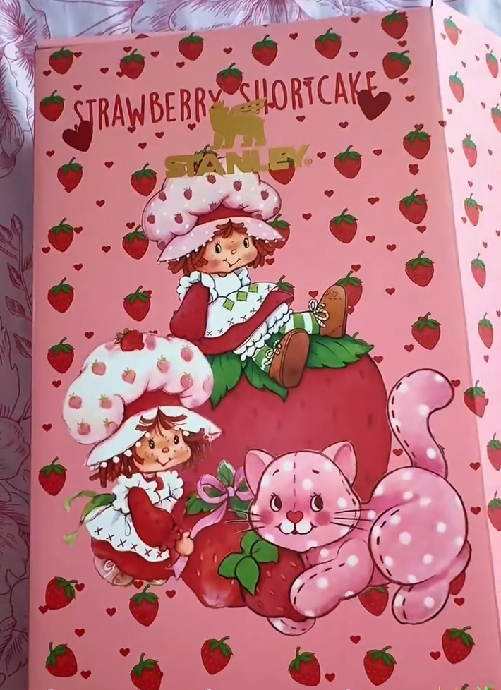 Coolvaya™ Strawberry Shortcake 40oz Tumbler